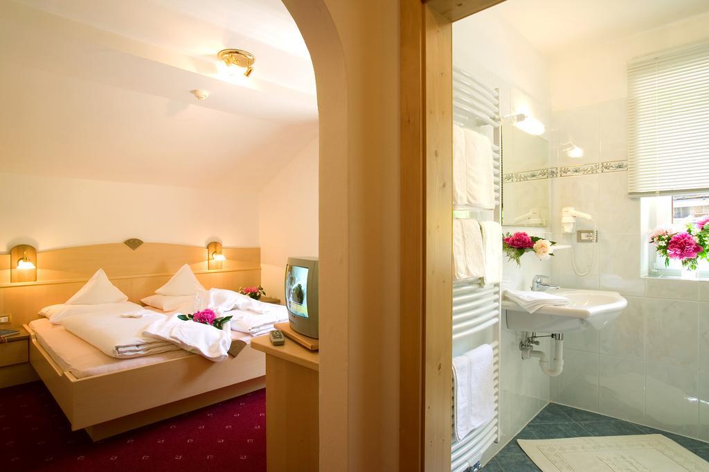 Pension Verdinserhoehe Schenna Room photo